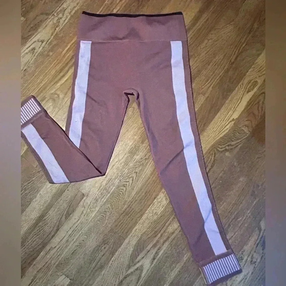 Fabletics Mauve Seamless Leggings, Size M - Picture 1 of 6